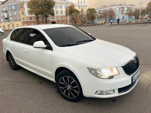 Білий Шкода Суперб, об'ємом двигуна 0 л та пробігом 241 тис. км за 7100 $, фото 8 на Automoto.ua