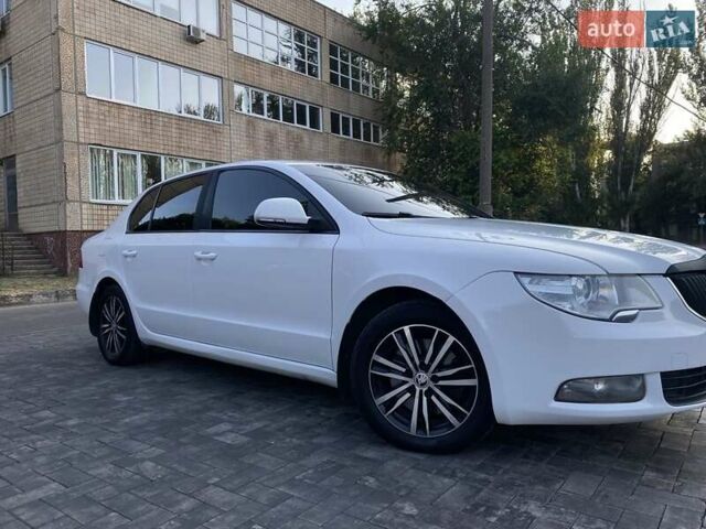 Білий Шкода Суперб, об'ємом двигуна 1.8 л та пробігом 162 тис. км за 10200 $, фото 6 на Automoto.ua