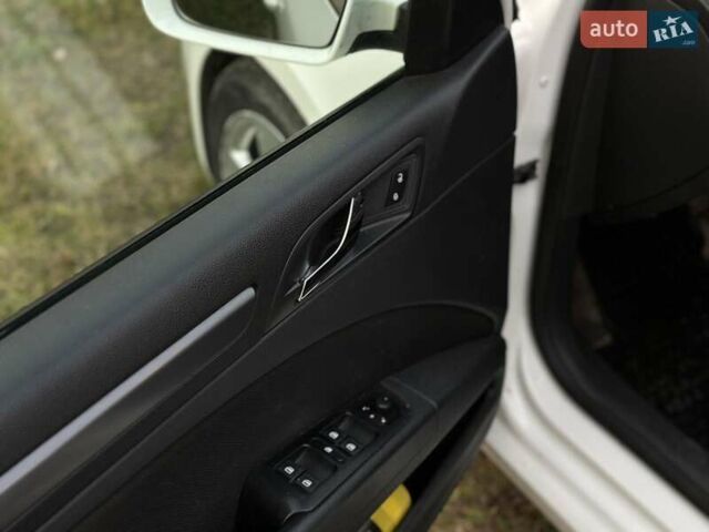 Белый Шкода Суперб, объемом двигателя 1.8 л и пробегом 307 тыс. км за 8200 $, фото 10 на Automoto.ua