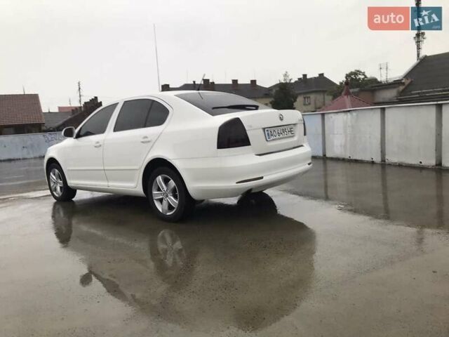 Білий Шкода Суперб, об'ємом двигуна 1.6 л та пробігом 232 тис. км за 7499 $, фото 16 на Automoto.ua