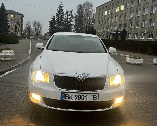 Белый Шкода Суперб, объемом двигателя 1.97 л и пробегом 250 тыс. км за 13600 $, фото 32 на Automoto.ua