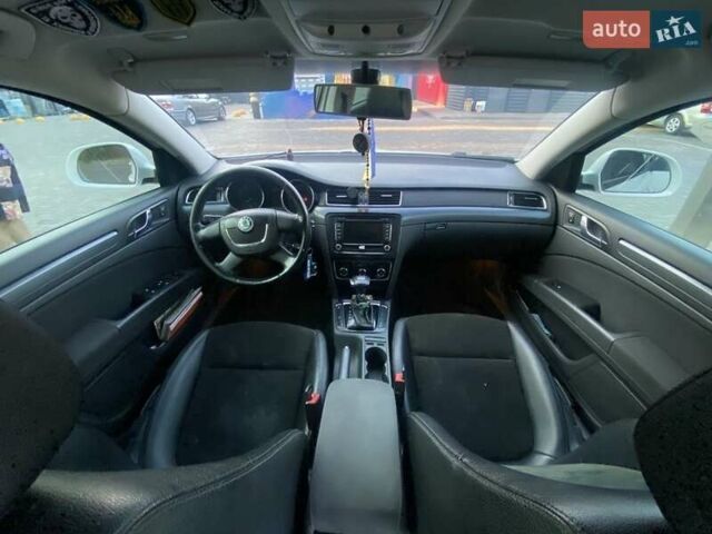 Білий Шкода Суперб, об'ємом двигуна 1.8 л та пробігом 162 тис. км за 10200 $, фото 8 на Automoto.ua