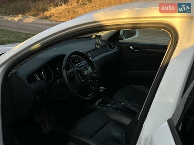 Белый Шкода Суперб, объемом двигателя 1.8 л и пробегом 307 тыс. км за 8200 $, фото 14 на Automoto.ua