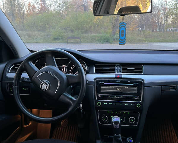 Шкода Суперб 2011 у Ладижин на Automoto.ua Білий Шкода Суперб, об'ємом двигуна 1.8 л та пробігом 159 тис. км за 8999 $, фото 12 на Automoto.ua