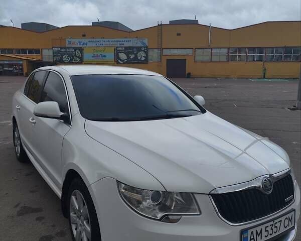 Белый Шкода Суперб, объемом двигателя 1.6 л и пробегом 293 тыс. км за 9300 $, фото 1 на Automoto.ua