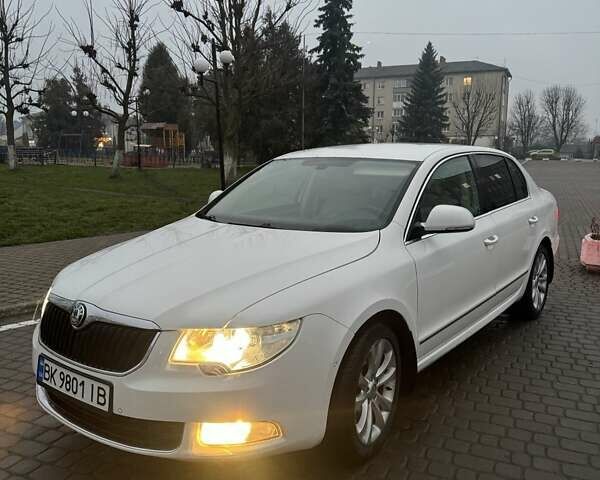 Белый Шкода Суперб, объемом двигателя 1.97 л и пробегом 250 тыс. км за 13600 $, фото 38 на Automoto.ua