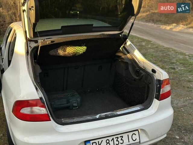 Белый Шкода Суперб, объемом двигателя 1.8 л и пробегом 307 тыс. км за 8200 $, фото 9 на Automoto.ua