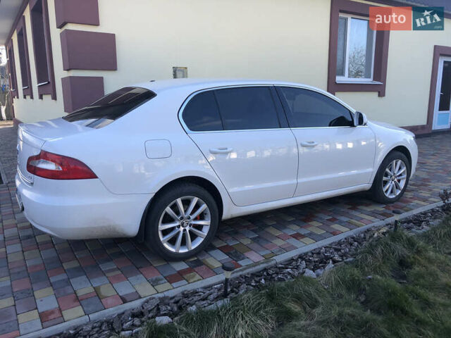 Белый Шкода Суперб, объемом двигателя 1.78 л и пробегом 206 тыс. км за 8900 $, фото 2 на Automoto.ua