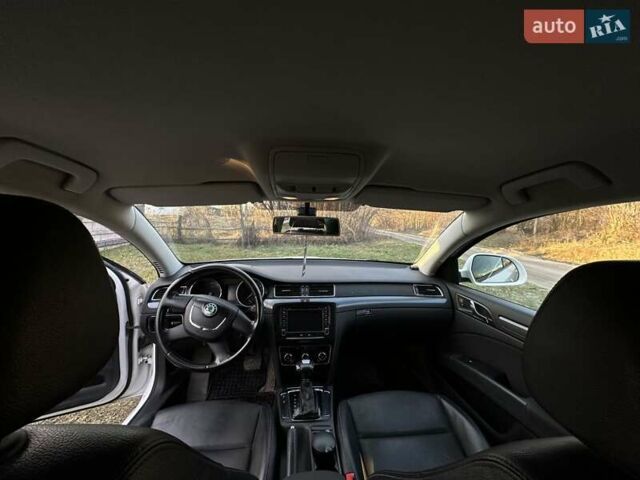 Белый Шкода Суперб, объемом двигателя 1.8 л и пробегом 307 тыс. км за 8200 $, фото 11 на Automoto.ua