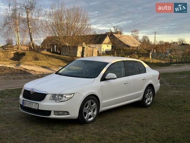 Белый Шкода Суперб, объемом двигателя 1.8 л и пробегом 307 тыс. км за 8200 $, фото 6 на Automoto.ua