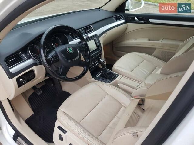 Белый Шкода Суперб, объемом двигателя 1.97 л и пробегом 250 тыс. км за 13600 $, фото 17 на Automoto.ua