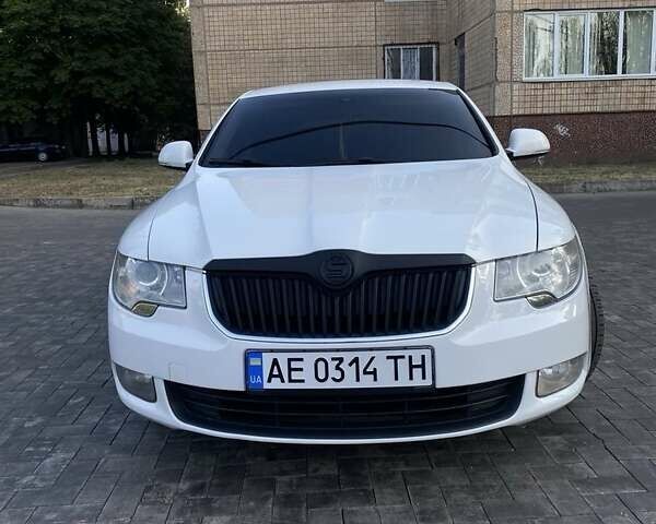 Білий Шкода Суперб, об'ємом двигуна 1.8 л та пробігом 162 тис. км за 10200 $, фото 5 на Automoto.ua