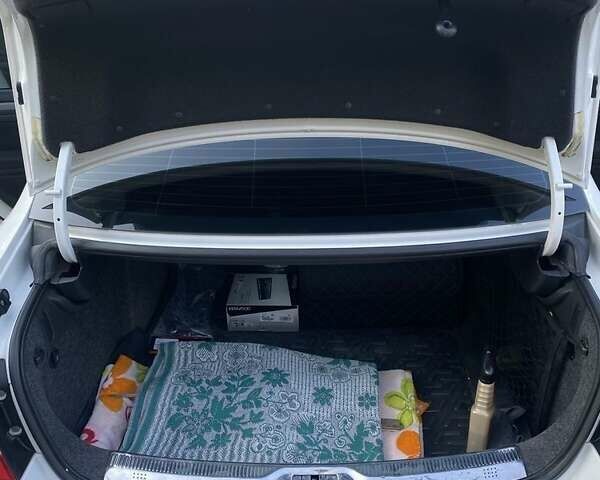 Білий Шкода Суперб, об'ємом двигуна 1.8 л та пробігом 162 тис. км за 10200 $, фото 13 на Automoto.ua