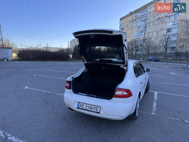 Белый Шкода Суперб, объемом двигателя 1.97 л и пробегом 340 тыс. км за 10500 $, фото 4 на Automoto.ua