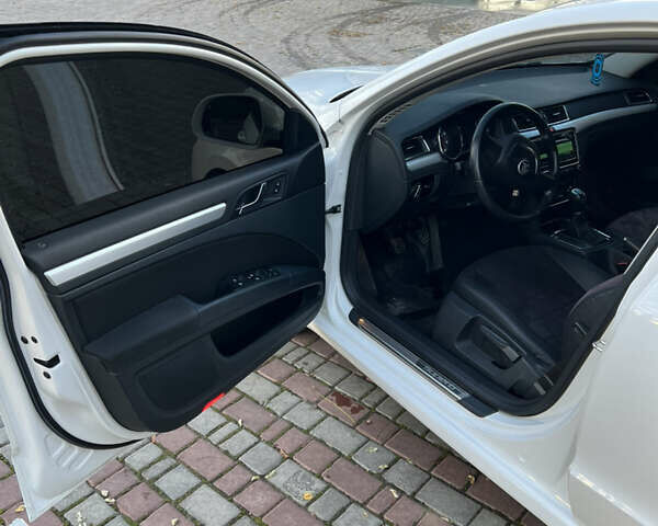 Шкода Суперб 2011 у Ладижин на Automoto.ua Білий Шкода Суперб, об'ємом двигуна 1.8 л та пробігом 159 тис. км за 8999 $, фото 17 на Automoto.ua