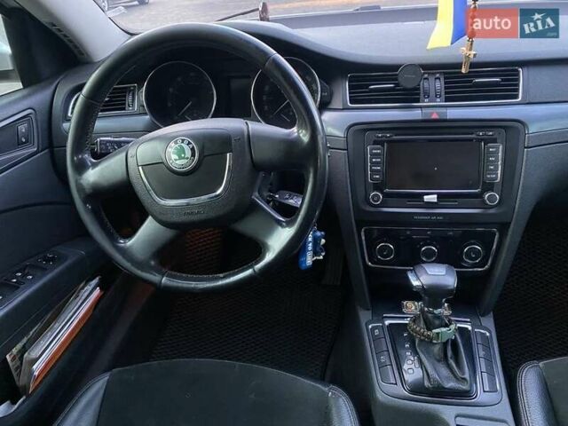 Білий Шкода Суперб, об'ємом двигуна 1.8 л та пробігом 162 тис. км за 10200 $, фото 7 на Automoto.ua