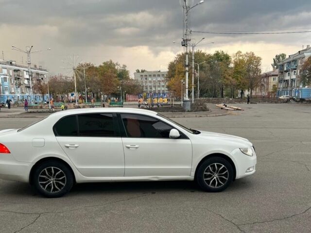Білий Шкода Суперб, об'ємом двигуна 0 л та пробігом 241 тис. км за 7100 $, фото 13 на Automoto.ua