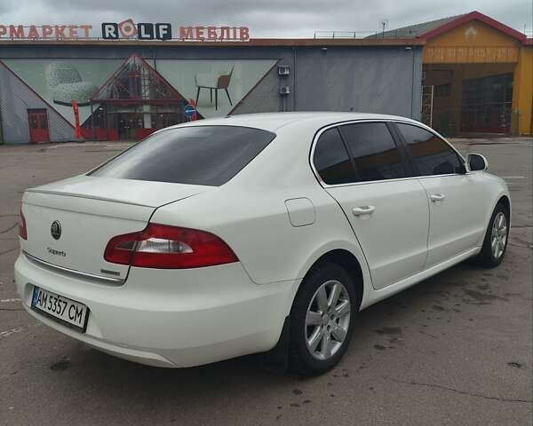 Белый Шкода Суперб, объемом двигателя 1.6 л и пробегом 293 тыс. км за 9300 $, фото 10 на Automoto.ua