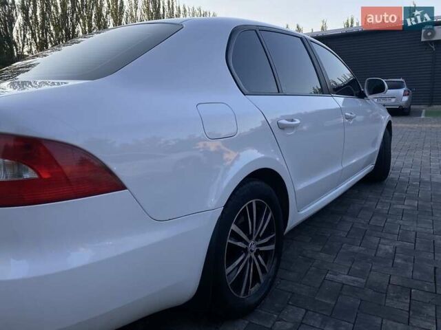 Білий Шкода Суперб, об'ємом двигуна 1.8 л та пробігом 162 тис. км за 10200 $, фото 1 на Automoto.ua