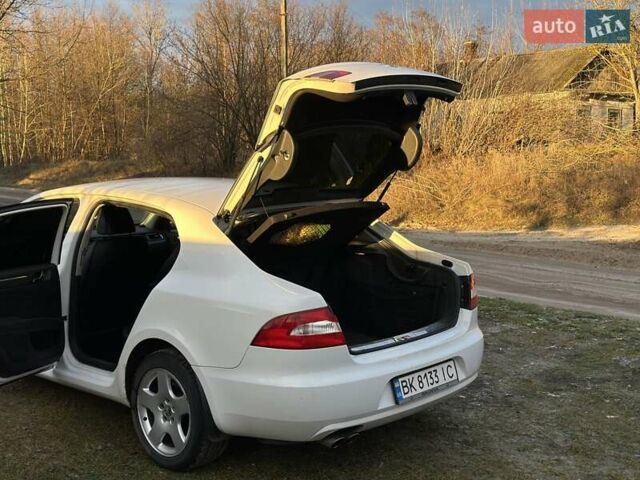 Белый Шкода Суперб, объемом двигателя 1.8 л и пробегом 307 тыс. км за 8200 $, фото 8 на Automoto.ua