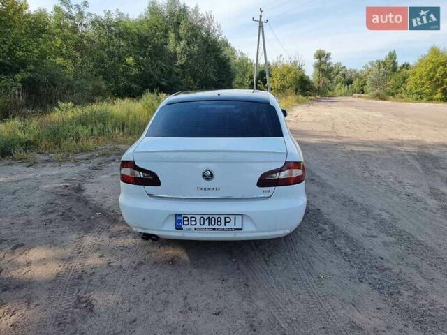 Белый Шкода Суперб, объемом двигателя 1.8 л и пробегом 169 тыс. км за 10300 $, фото 3 на Automoto.ua