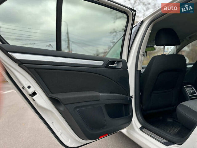 Білий Шкода Суперб, об'ємом двигуна 1.8 л та пробігом 230 тис. км за 8190 $, фото 20 на Automoto.ua