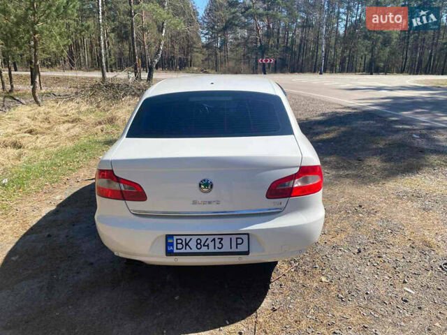 Белый Шкода Суперб, объемом двигателя 1.97 л и пробегом 274 тыс. км за 11000 $, фото 9 на Automoto.ua