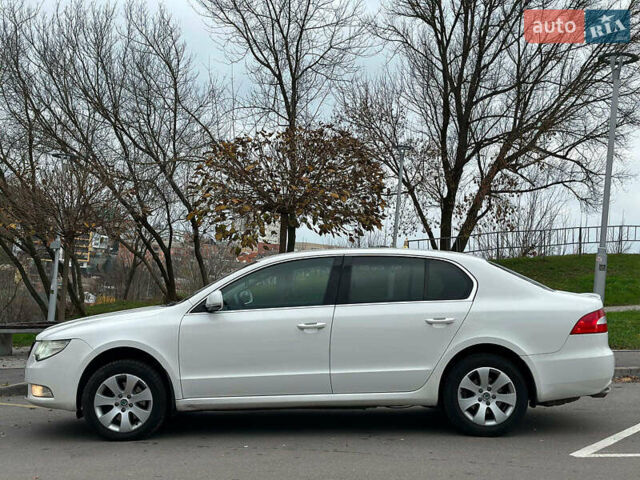 Білий Шкода Суперб, об'ємом двигуна 1.8 л та пробігом 230 тис. км за 8190 $, фото 2 на Automoto.ua