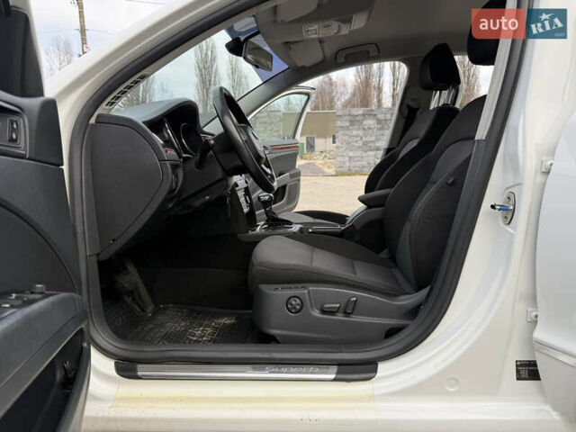 Білий Шкода Суперб, об'ємом двигуна 1.97 л та пробігом 280 тис. км за 12000 $, фото 20 на Automoto.ua