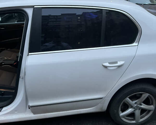 Білий Шкода Суперб, об'ємом двигуна 1.8 л та пробігом 156 тис. км за 8000 $, фото 15 на Automoto.ua