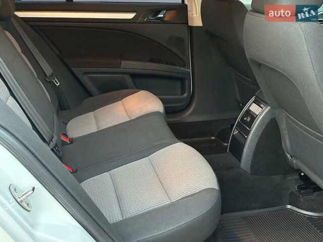 Білий Шкода Суперб, об'ємом двигуна 1.8 л та пробігом 109 тис. км за 10990 $, фото 13 на Automoto.ua