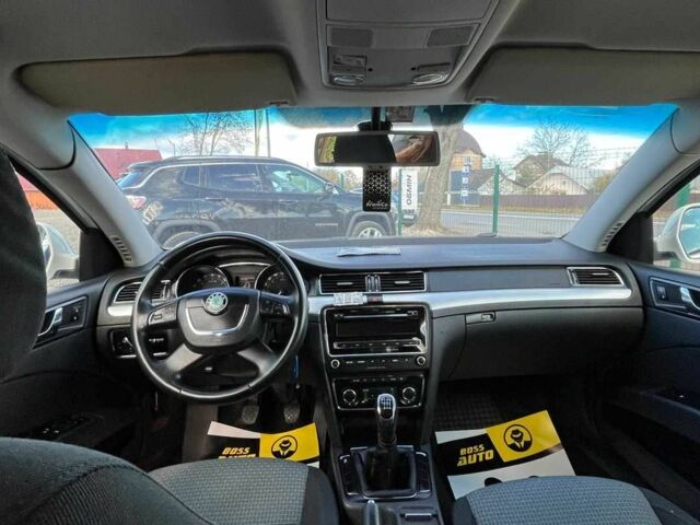 Шкода Суперб 2012 у Коломые на Automoto.ua Білий Шкода Суперб, об'ємом двигуна 2 л та пробігом 254 тис. км за 9200 $, фото 7 на Automoto.ua