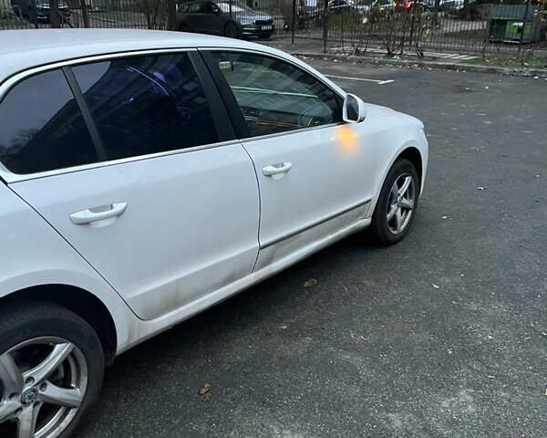 Білий Шкода Суперб, об'ємом двигуна 1.8 л та пробігом 156 тис. км за 8000 $, фото 7 на Automoto.ua