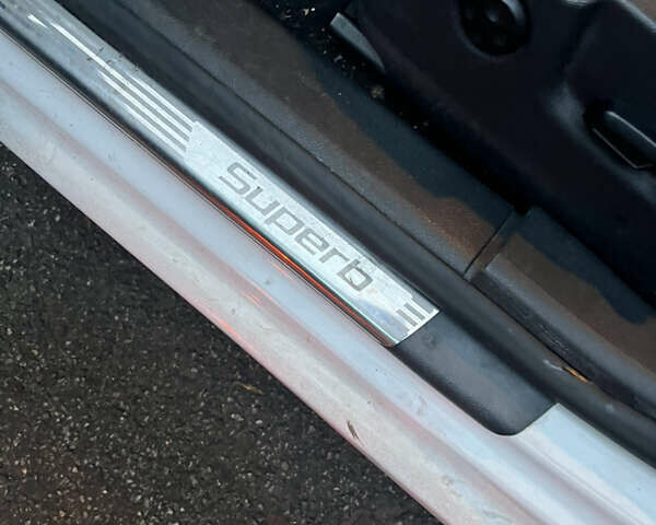 Білий Шкода Суперб, об'ємом двигуна 1.8 л та пробігом 156 тис. км за 8000 $, фото 19 на Automoto.ua