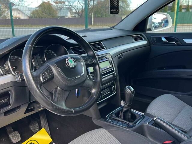 Шкода Суперб 2012 у Коломые на Automoto.ua Білий Шкода Суперб, об'ємом двигуна 2 л та пробігом 254 тис. км за 9200 $, фото 6 на Automoto.ua