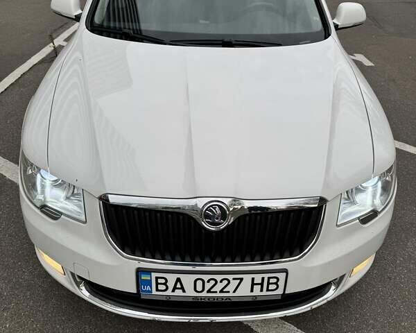 Белый Шкода Суперб, объемом двигателя 1.8 л и пробегом 109 тыс. км за 10500 $, фото 5 на Automoto.ua