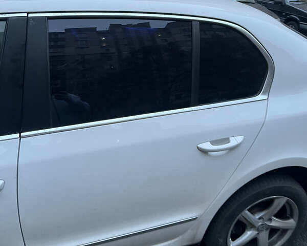 Білий Шкода Суперб, об'ємом двигуна 1.8 л та пробігом 156 тис. км за 8000 $, фото 21 на Automoto.ua
