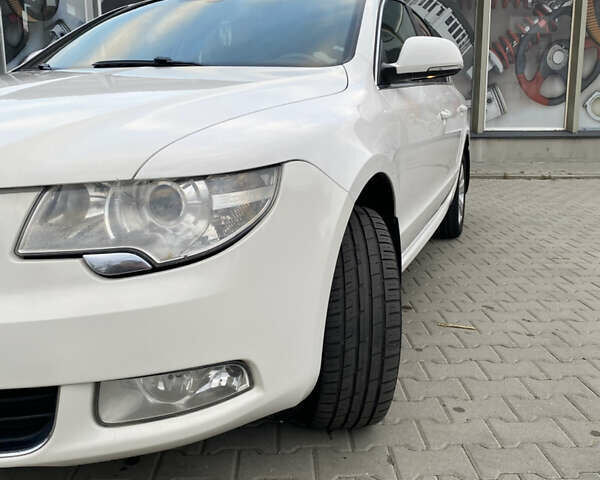 Белый Шкода Суперб, объемом двигателя 1.8 л и пробегом 230 тыс. км за 8300 $, фото 9 на Automoto.ua