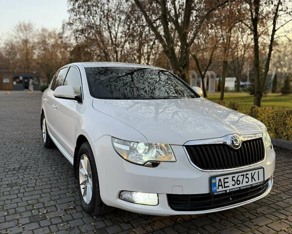 Белый Шкода Суперб, объемом двигателя 1.78 л и пробегом 180 тыс. км за 8600 $, фото 1 на Automoto.ua