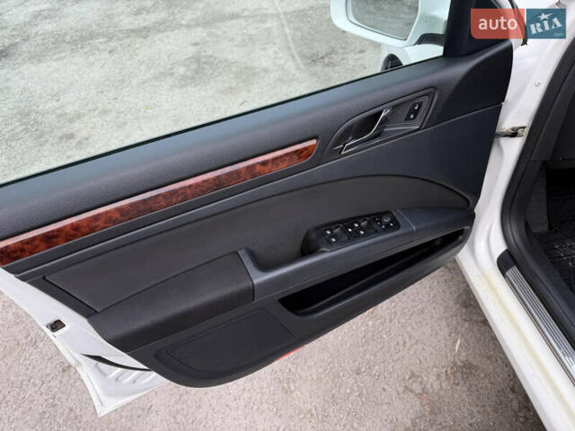 Білий Шкода Суперб, об'ємом двигуна 1.97 л та пробігом 280 тис. км за 12000 $, фото 22 на Automoto.ua