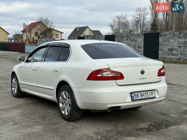 Білий Шкода Суперб, об'ємом двигуна 1.97 л та пробігом 280 тис. км за 12000 $, фото 32 на Automoto.ua