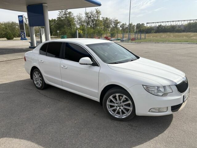 Белый Шкода Суперб, объемом двигателя 1.8 л и пробегом 209 тыс. км за 9500 $, фото 1 на Automoto.ua