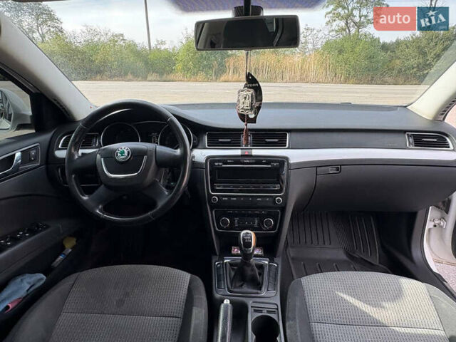 Білий Шкода Суперб, об'ємом двигуна 1.8 л та пробігом 209 тис. км за 9500 $, фото 6 на Automoto.ua
