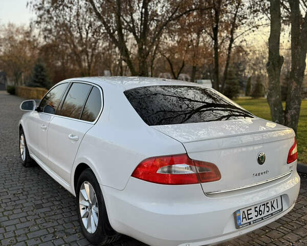 Белый Шкода Суперб, объемом двигателя 1.78 л и пробегом 180 тыс. км за 8600 $, фото 3 на Automoto.ua