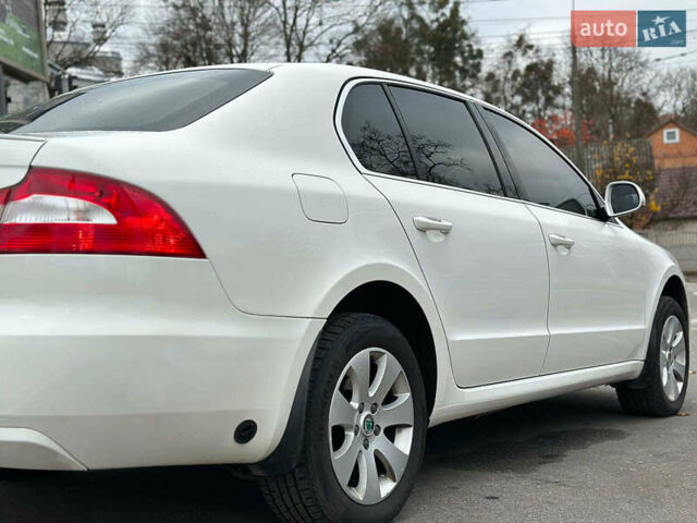 Білий Шкода Суперб, об'ємом двигуна 1.8 л та пробігом 230 тис. км за 8190 $, фото 12 на Automoto.ua