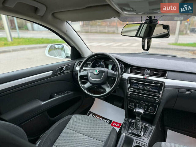 Білий Шкода Суперб, об'ємом двигуна 1.8 л та пробігом 230 тис. км за 8190 $, фото 26 на Automoto.ua