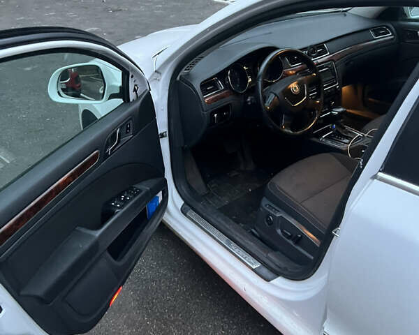 Білий Шкода Суперб, об'ємом двигуна 1.8 л та пробігом 156 тис. км за 8000 $, фото 20 на Automoto.ua