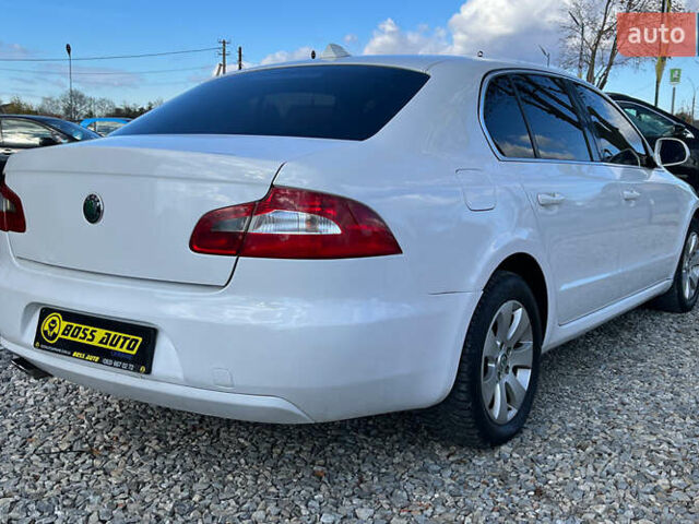 Шкода Суперб 2012 у Коломые на Automoto.ua Білий Шкода Суперб, об'ємом двигуна 1.97 л та пробігом 254 тис. км за 9200 $, фото 3 на Automoto.ua