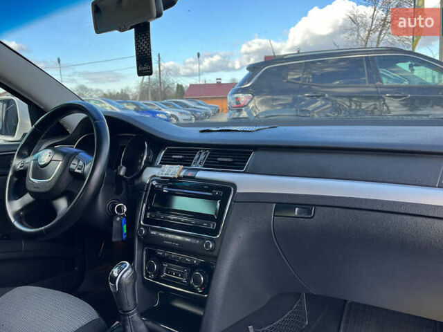 Шкода Суперб 2012 у Коломые на Automoto.ua Білий Шкода Суперб, об'ємом двигуна 1.97 л та пробігом 254 тис. км за 9200 $, фото 16 на Automoto.ua