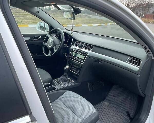 Білий Шкода Суперб, об'ємом двигуна 1.8 л та пробігом 230 тис. км за 9500 $, фото 12 на Automoto.ua